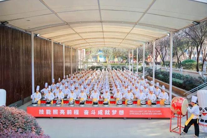 破解学历歧视,让普通学子拿高薪,新东方凭什么?(8) 破解学历歧视,让普通学子拿高薪,新东方凭什么?(8)